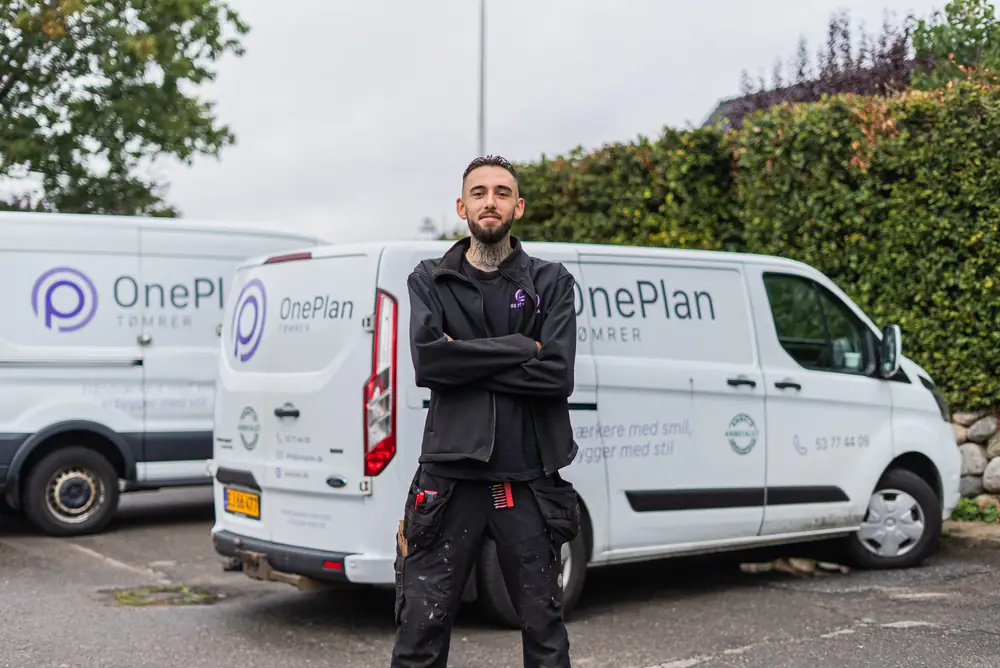 Folk og biler fra OnePlan ApS klar til opgaven